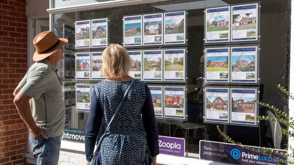 Do People Trust Estate Agents? 1
